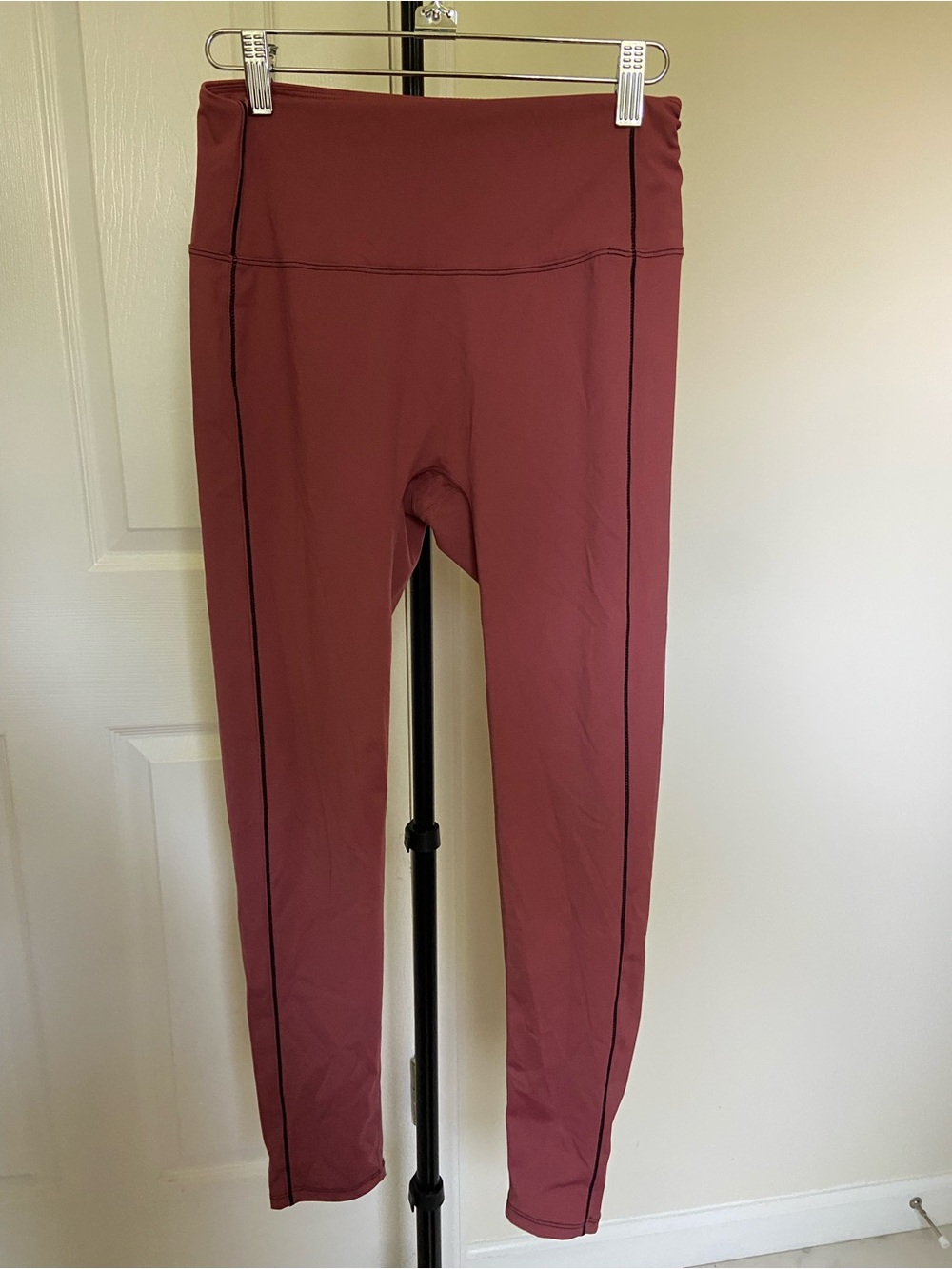 ALO Yoga Mauve High-Rise Leggings with Black Stitching